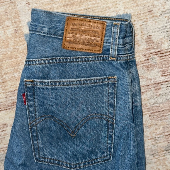 Levi wedgie straight jeans 🩵💙 - Picture 2 of 5